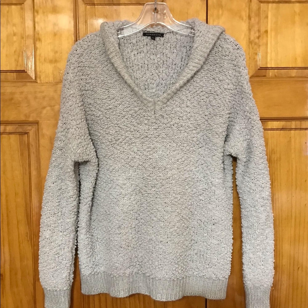 Staccato Light Gray Hooded Sweater Top
Size Small 4 - 6
100% Acrylic
Oversized - Picture 3 of 10